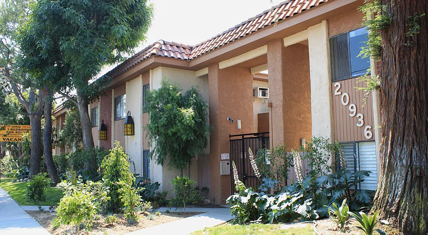 Oak Village — Photo 1