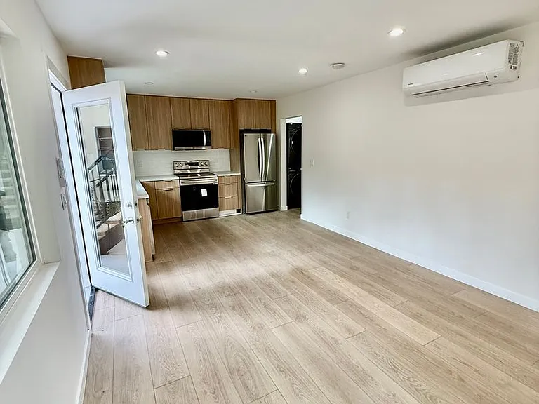 449 Oakhurst — Photo 18