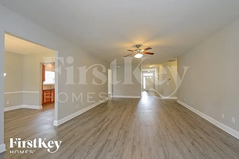 3 bed, 2.0 bath, 1954 sqft, $1,825 — Photo 2