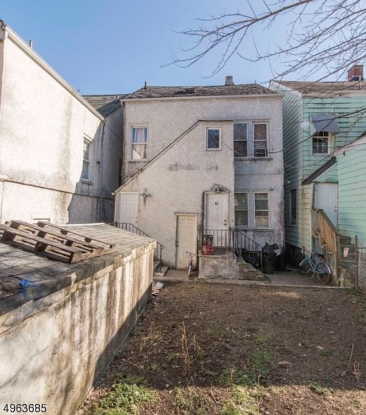 2nd image of 69 Hopper St