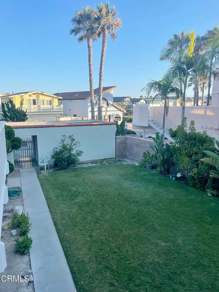1 bed, 1.0 bath, 800 sqft, $2,400 — Photo 2