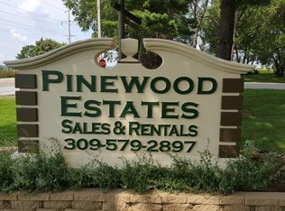 32 Pinewood Est, Chillicothe, IL 61523