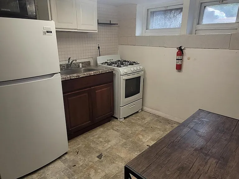 1212 Central Ave #A — Photo 3