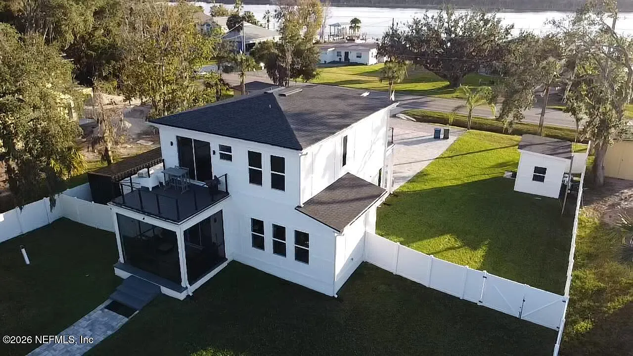 3 bed, 3.0 bath, 2200 sqft, $4,000 — Photo 3