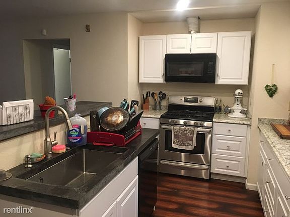 3rd image of 1630 Menlo Ave