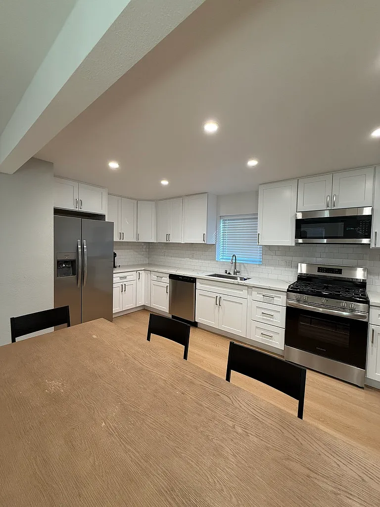 3 bed, $5,000 — Photo 1