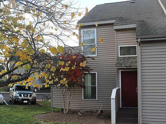 3rd image of 1398 Bradley Dr