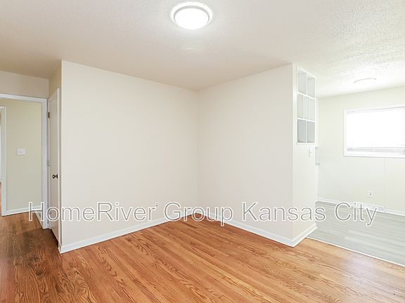 5th image of 1527 N 64th Dr