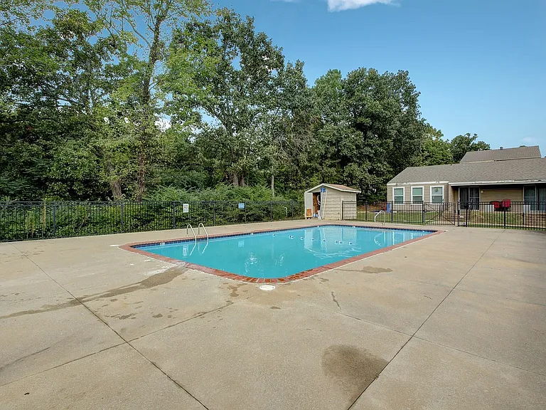 Westbridge Apartments Pool