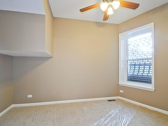 4th image of 2107 N Karlov Ave #2