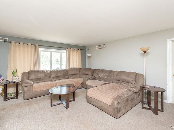 4th image of 9127 Farmington Dr
