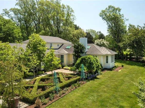 180 Ferry Rd, Bristol, RI 02809