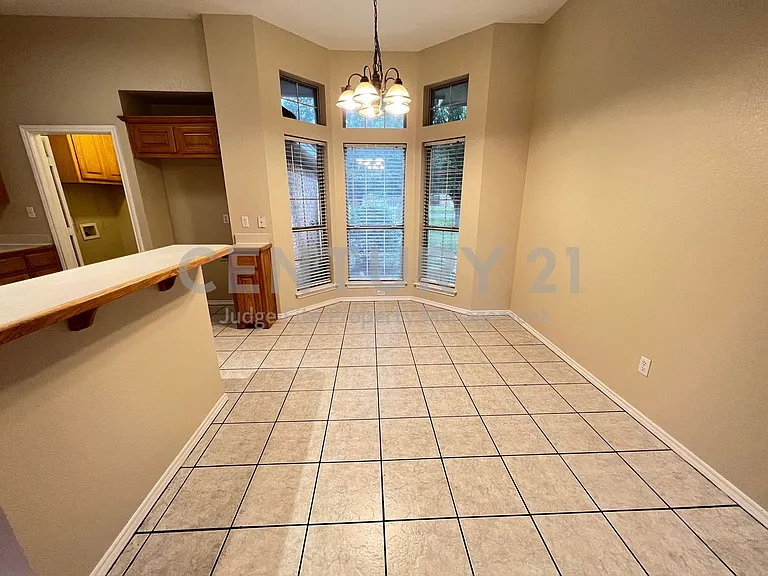 788 Robin Ct — Photo 5