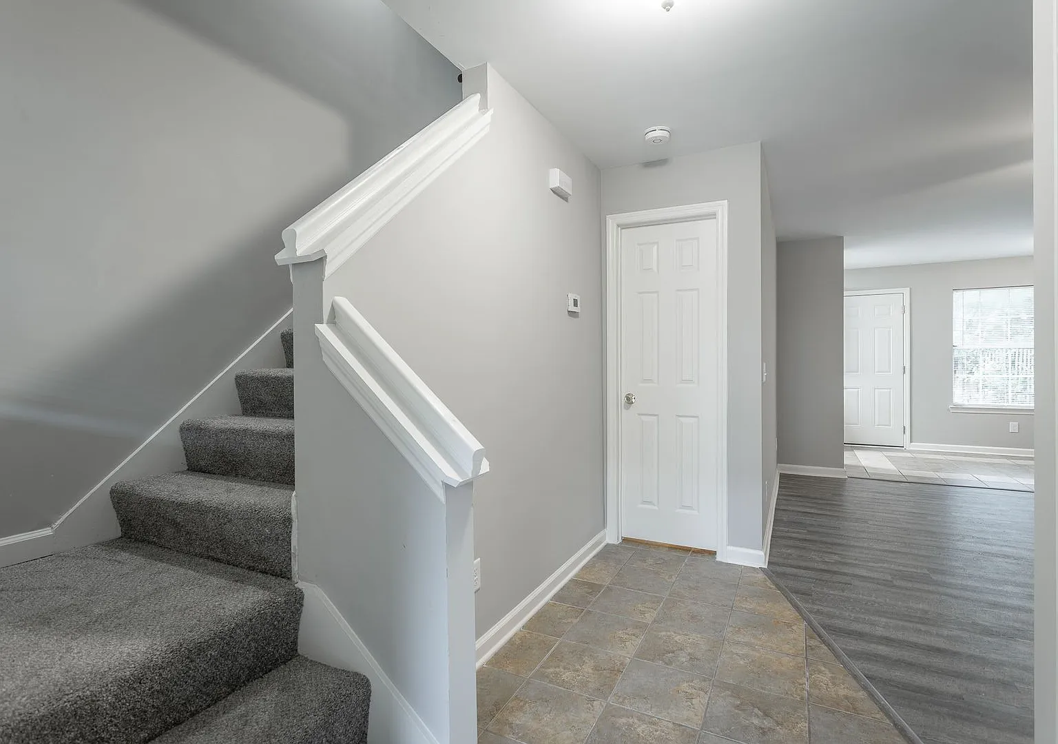 2 Bedroom, 2 Bath Townhome with Private Patio Near I-75 & Hamilton Place — Photo 2