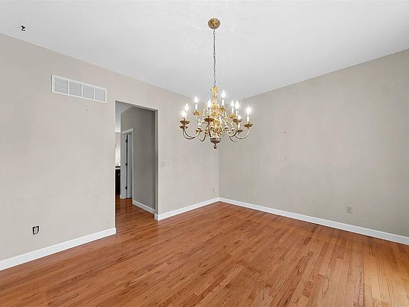 5th image of 16213 Trade Winds Ct