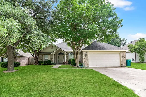 2511 Kingsbury Dr Photo 1