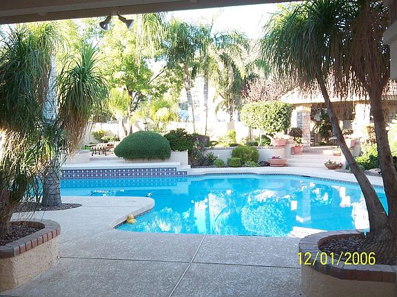 HUGE 35k gallon pool! Mountain views!