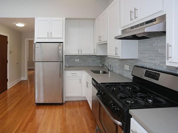 4th image of 2527 N Lincoln Ave #4EE