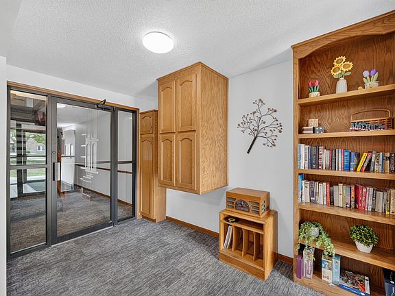 5th image of 411 SE Delaware Ave Unit 310