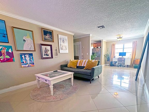 4th image of 941 Crystal Lake Drive #209