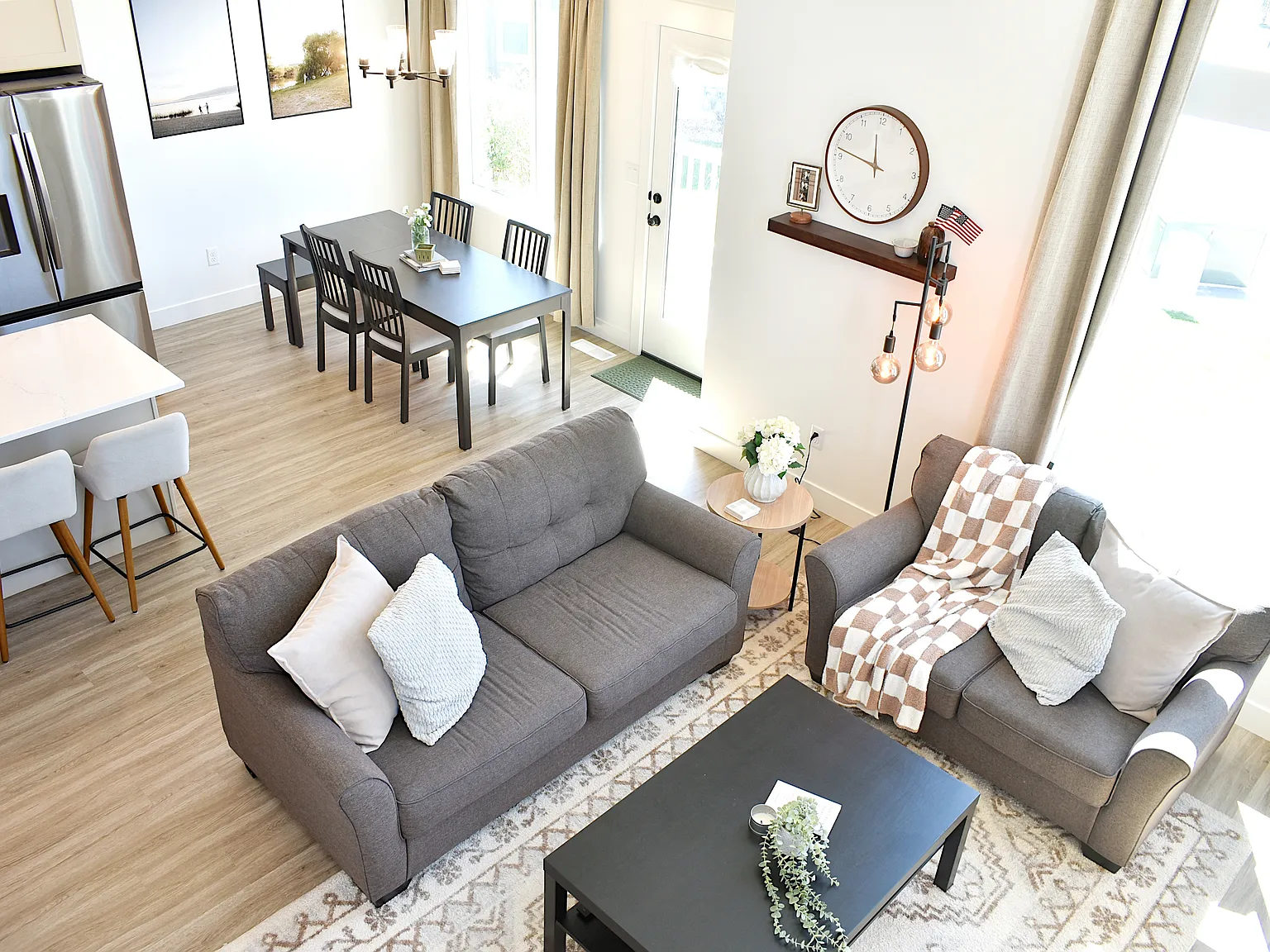 3 bed, 2.5 bath, 1618 sqft, $2,300 — Photo 3