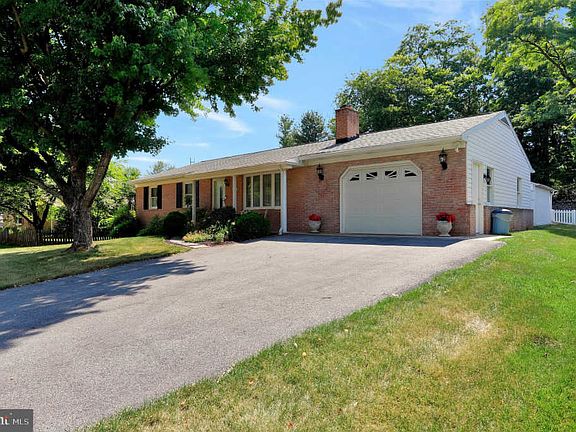 3rd image of 10737 Oak Forest Dr