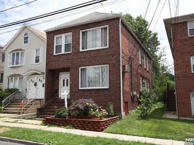 30 Delia Blvd, Palisades Park, NJ, 07650