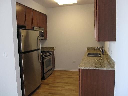 3rd image of 1134 W Granville Ave APT 701
