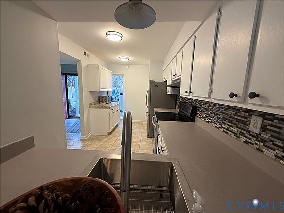 4th image of 1522 Sycamore Square Dr