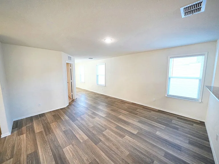 815 Retama Pass — Photo 11