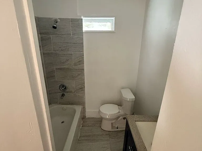2500 Orange St — Photo 4