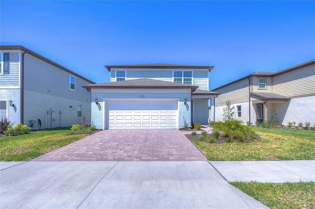 4 bed, 3.0 bath, 2260 sqft, $3,200 — Photo 2
