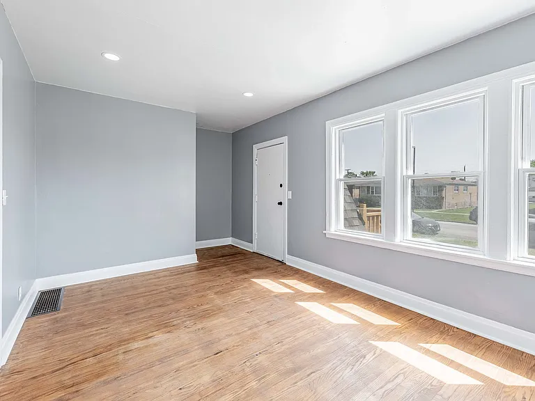 7614 W 63rd Pl — Photo 4