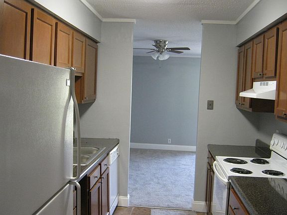 4th image of 422 Berlin Dr