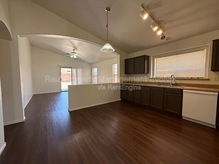 4935 W Ardmore Rd — Photo 5