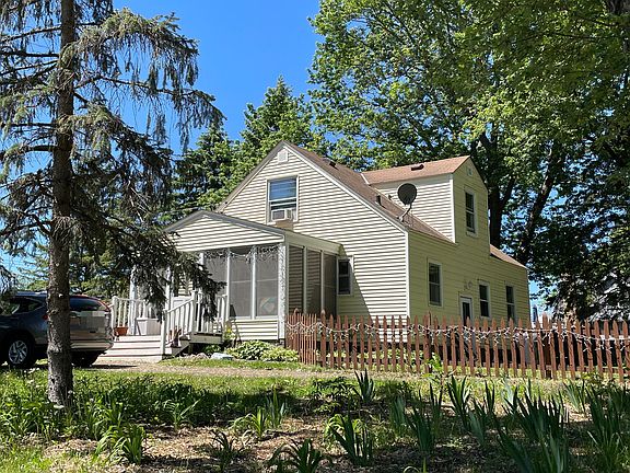 2nd image of 1833 Orchard Ln