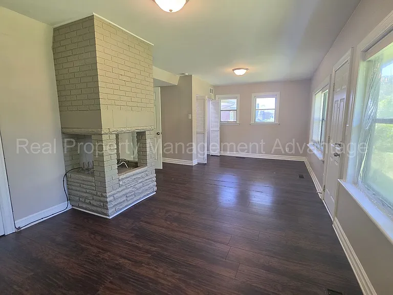 22041 Jerome St — Photo 10