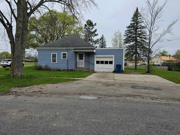 335 Emory St, Howard City, MI 49329