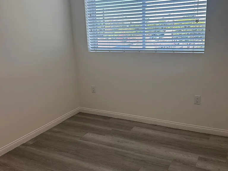 V on Victory Apartments — Photo 46