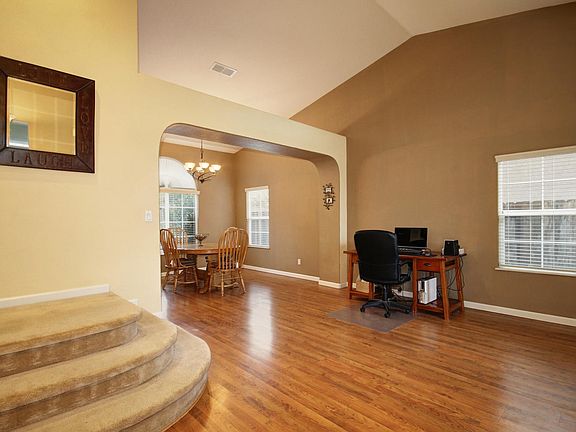 3rd image of 109 Tanager Ct