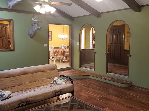 5th image of 907 W 7th St