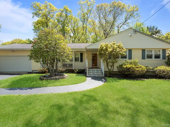 6 Canterbury Court, East Setauket, NY 11733
