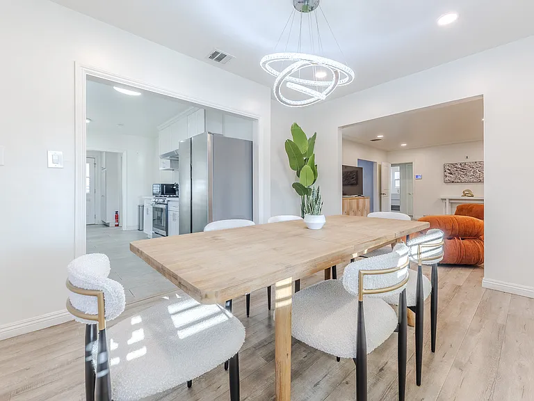 835 Bilton Way — Photo 3