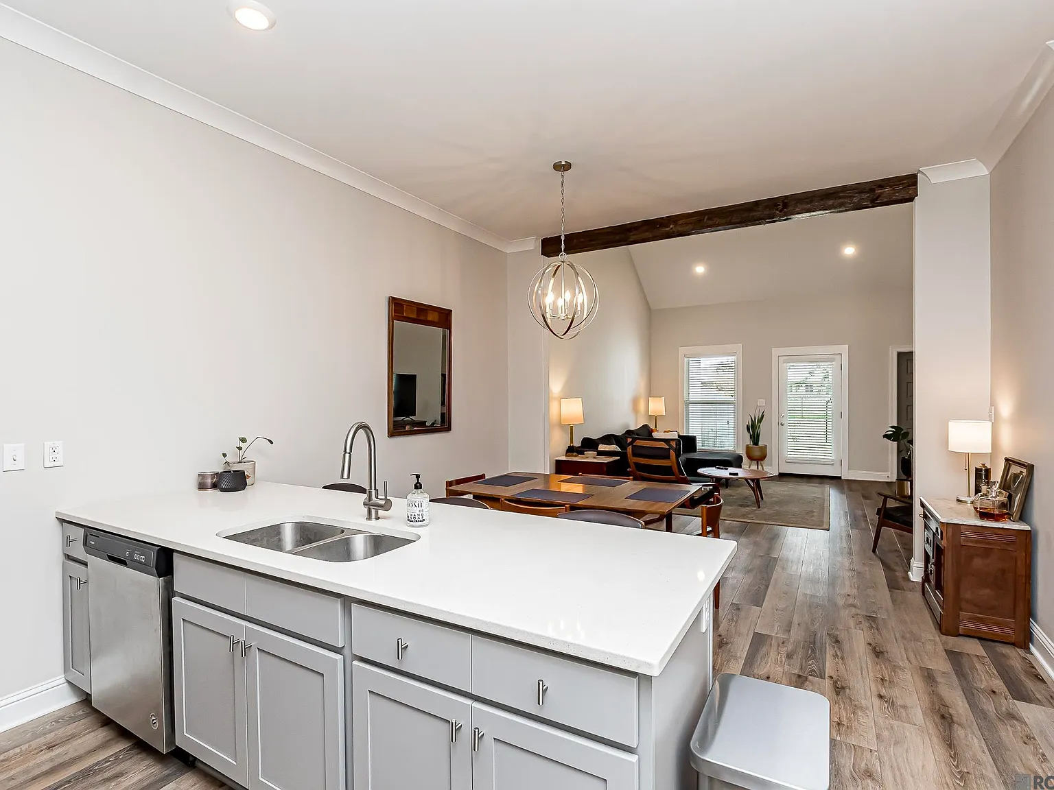 2 bed, 1275 sqft, $1,950 — Photo 4