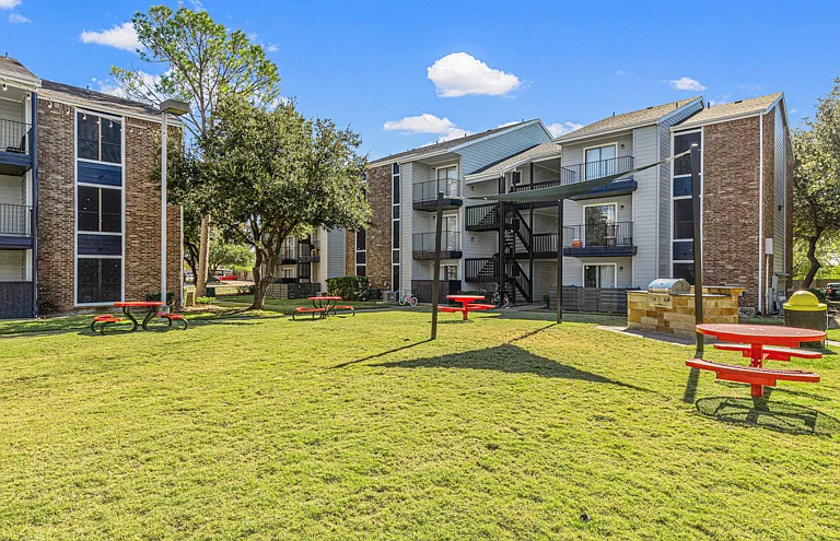 The Ridge on 161 Apartments — Photo 30