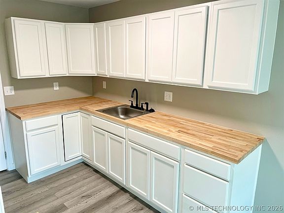 2nd image of 910 Hargrove St