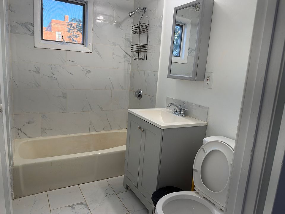 1st image of 76 Floyd St #1