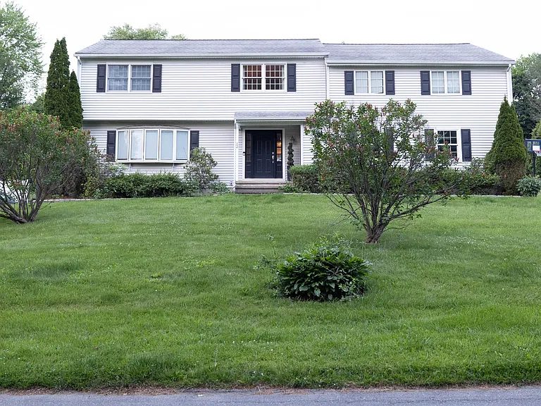 12 Spring Hill Ln — Photo 10