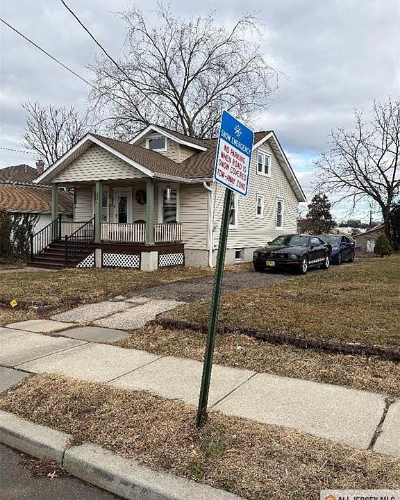 1st image of 221 Stevens St