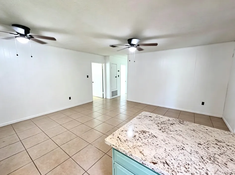 3 bed, 2076 sqft, $1,795 — Photo 4